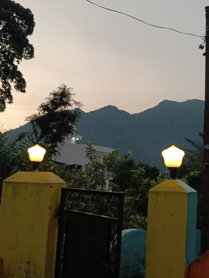 Hobbit House Hostel Rishīkesh المظهر الخارجي الصورة