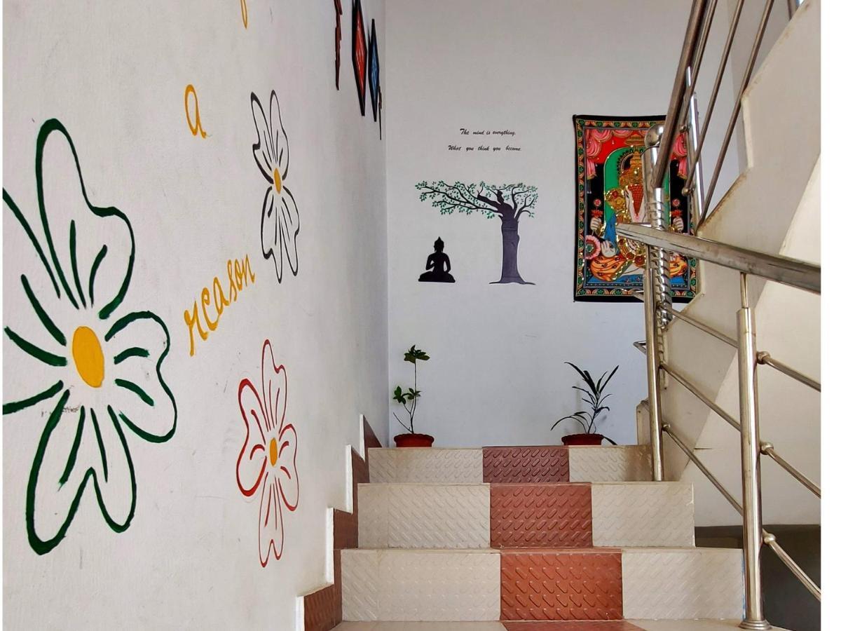Hobbit House Hostel Rishīkesh المظهر الخارجي الصورة